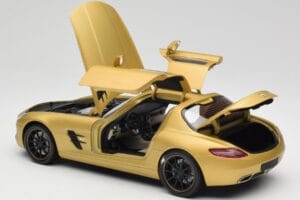 Mercedes AMG SLS C197 Kuldne Minichamps 1:18 100039024 Metall - pilt 5/8