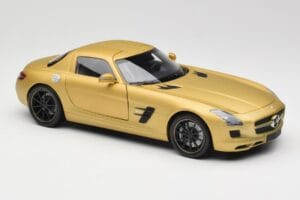 Mercedes AMG SLS C197 Kuldne Minichamps 1:18 100039024 Metall - pilt 6/8