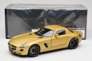 Mercedes AMG SLS C197 Kuldne Minichamps 1:18 100039024 Metall - pilt 8/8