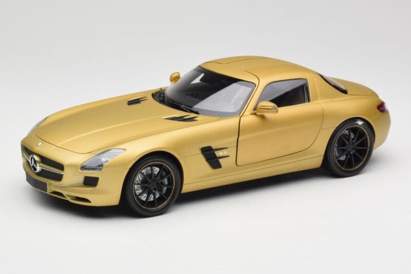 Mercedes AMG SLS C197 Kuldne Minichamps 1:18 100039024 Metall