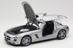 Mercedes AMG SLS C197 Grey Metallic Minichamps 1:18 100039025 Metall - pilt 2/8