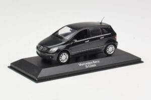 Mercedes B-Class W245 Cosmos Black Minichamps 1:43 B66962218 Metall - pilt 2/4