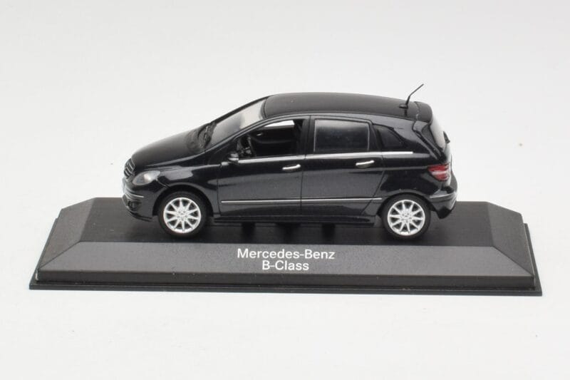 Mercedes B-Class W245 Cosmos Black Minichamps 1:43 B66962218 Metall