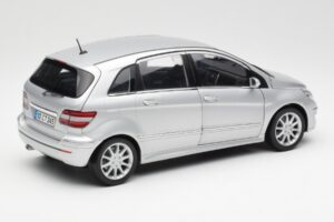 Mercedes B-Class W245 Hõbedane Kyosho 1:18 B66962326 Metall - pilt 3/8