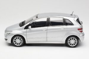 Mercedes B-Class W245 Hõbedane Kyosho 1:18 B66962326 Metall - pilt 4/8