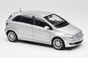 Mercedes B-Class W245 Hõbedane Kyosho 1:18 B66962326 Metall - pilt 6/8