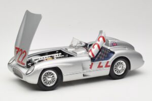 Mercedes 300 SLR W196S #722 S. Moss / D. Jenkinson Mille Miglia Winner 1955 Maisto 1:18 536887 Metall - pilt 2/8