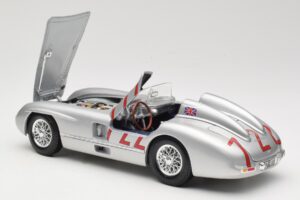 Mercedes 300 SLR W196S #722 S. Moss / D. Jenkinson Mille Miglia Winner 1955 Maisto 1:18 536887 Metall - pilt 5/8