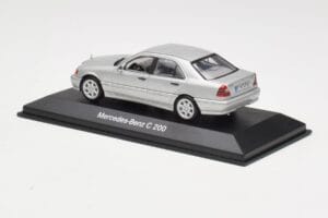 Mercedes C 200 W202 Iridium Silver Minichamps 1:43 B66040488 Metall - pilt 3/4