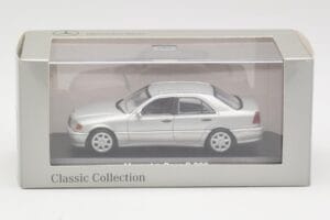 Mercedes C 200 W202 Iridium Silver Minichamps 1:43 B66040488 Metall - pilt 4/4