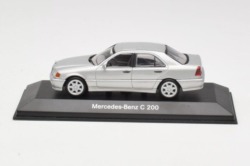 Mercedes C 200 W202 Iridium Silver Minichamps 1:43 B66040488 Metall