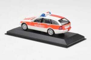 Mercedes C-Class S203 Notarzt Minichamps 1:43 430030190 Metall - pilt 3/4