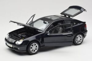 Mercedes C-Class Sports Coupe CL203 Sinine Maisto 1:18 B66962124 Metall - pilt 2/8