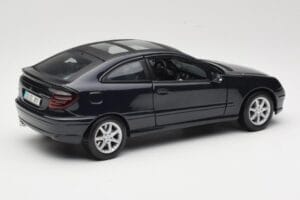 Mercedes C-Class Sports Coupe CL203 Sinine Maisto 1:18 B66962124 Metall - pilt 3/8