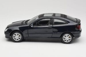 Mercedes C-Class Sports Coupe CL203 Sinine Maisto 1:18 B66962124 Metall - pilt 4/8
