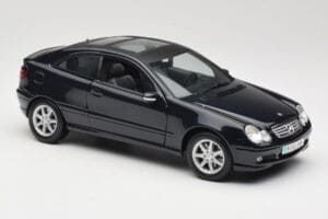 Mercedes C-Class Sports Coupe CL203 Sinine Maisto 1:18 B66962124 Metall - pilt 6/8