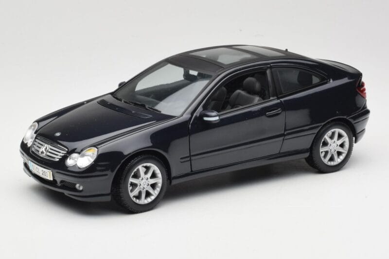Mercedes C-Class Sports Coupe CL203 Sinine Maisto 1:18 B66962124 Metall