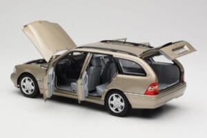 Mercedes C-Class T-Model W202 Smoke Silver Norev 1:18 183388 Metall - pilt 4/8