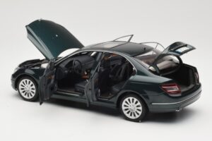 Mercedes C-Class W204 Avantgarde Tumheroheline AUTOart 1:18 B66962366 Metall - pilt 5/8