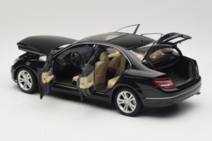 Mercedes C-Class W204 Obsidian Black AUTOart 1:18 B66962367 Metall - pilt 5/8