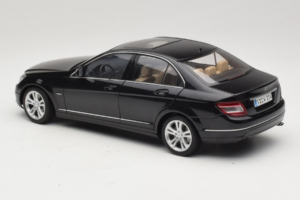 Mercedes C-Class W204 Obsidian Black AUTOart 1:18 B66962367 Metall - pilt 7/8