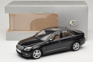 Mercedes C-Class W204 Obsidian Black AUTOart 1:18 B66962367 Metall - pilt 8/8