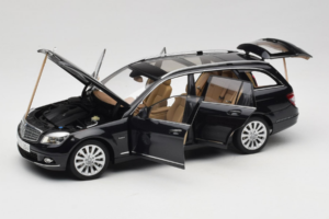 Mercedes C-Class W204 Estate Obsidian Black AUTOart 1:18 B66962349 Metall - pilt 2/8