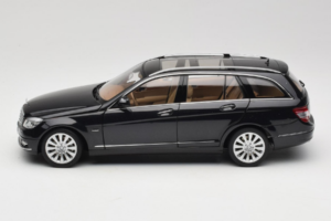 Mercedes C-Class W204 Estate Obsidian Black AUTOart 1:18 B66962349 Metall - pilt 4/8