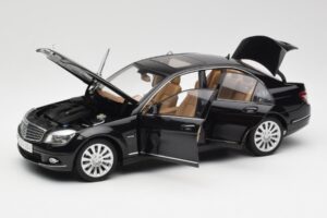 Mercedes C-Class W204 Obsidian Must AUTOart 1:18 B66962365 Metall - pilt 2/8
