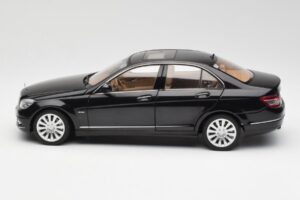 Mercedes C-Class W204 Obsidian Must AUTOart 1:18 B66962365 Metall - pilt 4/8