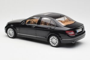 Mercedes C-Class W204 Obsidian Must AUTOart 1:18 B66962365 Metall - pilt 7/8