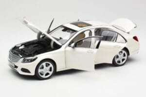 Mercedes C-Class W205 Diamond Valge Metallik Norev 1:18 B66960256 Metall - pilt 2/8