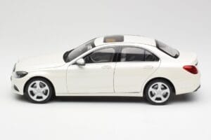 Mercedes C-Class W205 Diamond Valge Metallik Norev 1:18 B66960256 Metall - pilt 4/8