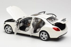 Mercedes C-Class W205 Diamond Valge Metallik Norev 1:18 B66960256 Metall - pilt 5/8