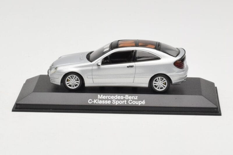 Mercedes C-Class W203 Sport Coupe Hõbedane Minichamps 1:43 Mercedes C-Class W203 Sport Coupe Hõbedane Minichamps 1:43 B66961916 Metall