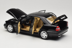 Mercedes C36 AMG W202 Obsidian Black Metallic Norev 1:18 183381 Metall - pilt 5/8