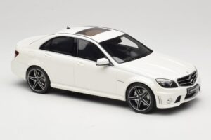 Mercedes C63 AMG W204 Diamond White GT Spirit 1:18 GT928 Vaik - pilt 4/6