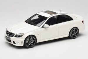 Mercedes C63 AMG W204 Diamond White GT Spirit 1:18 GT928 Vaik