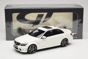 Mercedes C63 AMG W204 Diamond White GT Spirit 1:18 GT928 Vaik - pilt 6/6