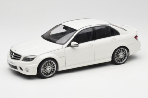 Mercedes AMG C63 W204 Valge AUTOart 1:18 72674-R1 Metall