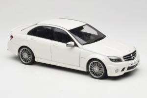 Mercedes AMG C63 W204 Valge AUTOart 1:18 72674-R1 Metall - pilt 6/8