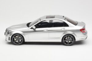 Mercedes C63 AMG W204 Hõbedane GT Spirit 1:18 GT462 Vaik - pilt 3/6