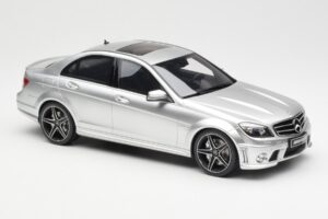 Mercedes C63 AMG W204 Hõbedane GT Spirit 1:18 GT462 Vaik - pilt 4/6