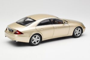 Mercedes CLS C219 Hele Beež Kuld Kyosho 1:18 08401LBE Metall - pilt 3/8
