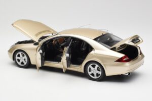 Mercedes CLS C219 Hele Beež Kuld Kyosho 1:18 08401LBE Metall - pilt 5/8