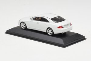 Mercedes CLS-Class C219 Linea Valge Minichamps 1:43 436034300 Metall - pilt 3/4