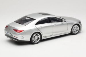 Mercedes CLS C257 Hõbedane Norev 1:18 183489 Metall - pilt 3/8