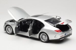 Mercedes CLS C257 Hõbedane Norev 1:18 183489 Metall - pilt 5/8