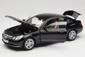Mercedes E-Class Coupe C207 Obsidian Black Metallic Norev 1:18 B66962418 Metall - pilt 2/8