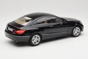 Mercedes E-Class Coupe C207 Obsidian Black Metallic Norev 1:18 B66962418 Metall - pilt 3/8